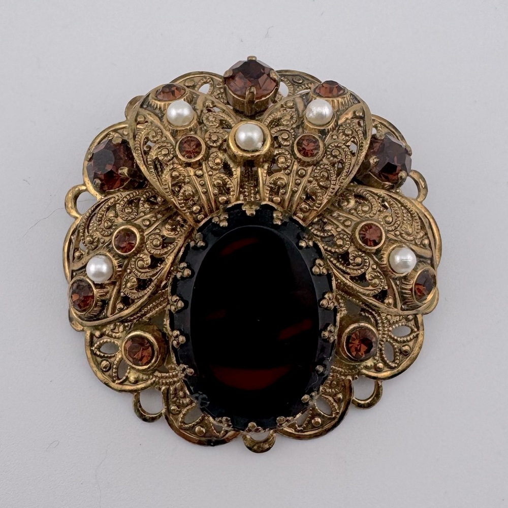 Vintage Rootbeer Stone Gold Tone Brooch with Pearl Accents Made Germany Stamped